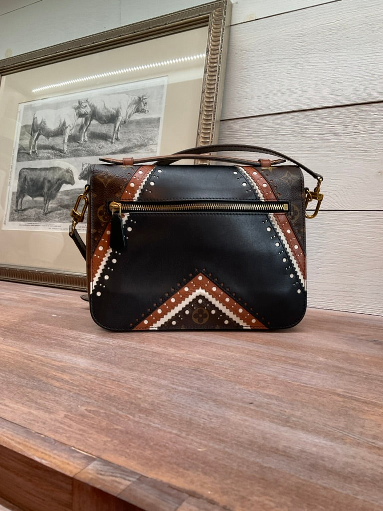 Louis Vuitton Metis Pochette Brogue Reverse Monogram Shoulder Bag Black
