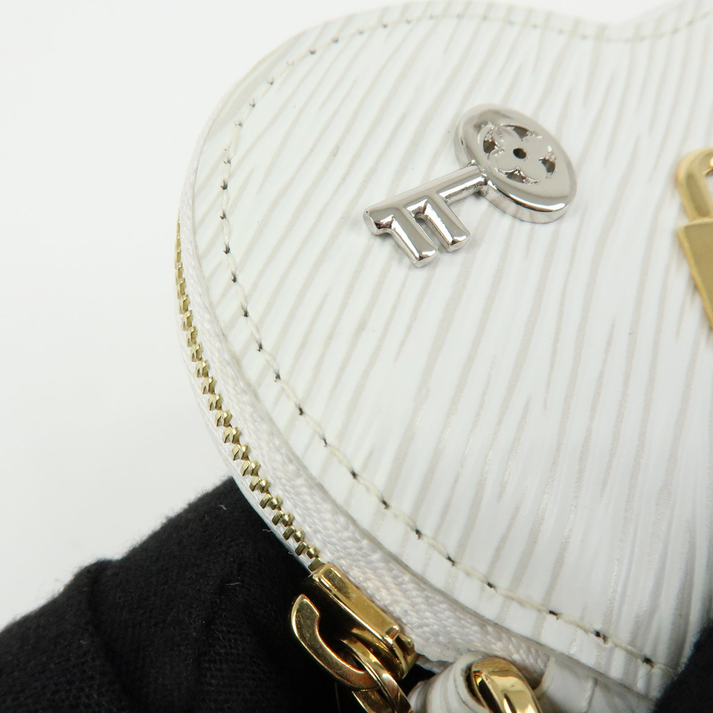 6543 Louis Vuitton Epi Love Lock Porte Monnaie Coeur Coin Case