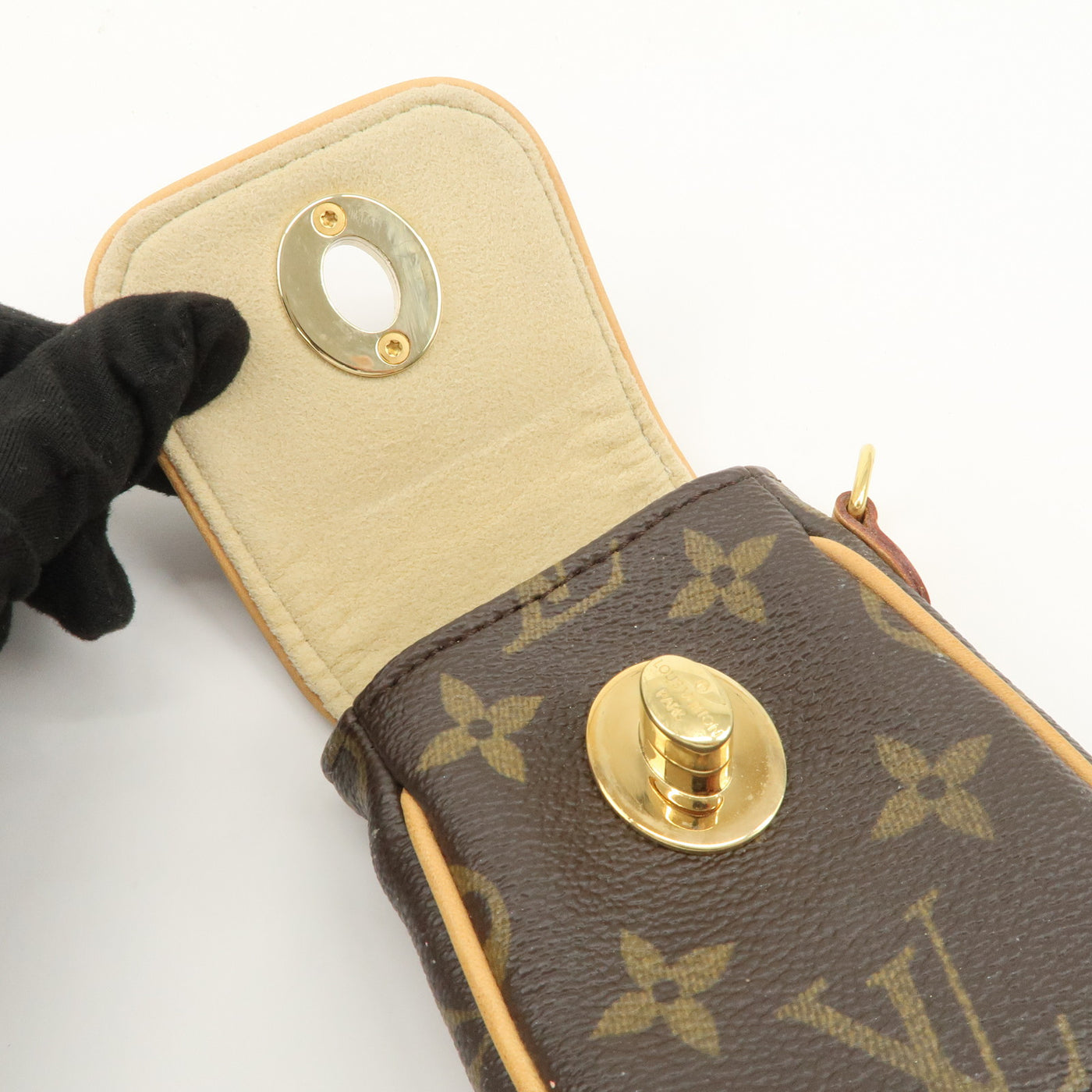 6681 - Louis Vuitton Monogram Pochette Tulum