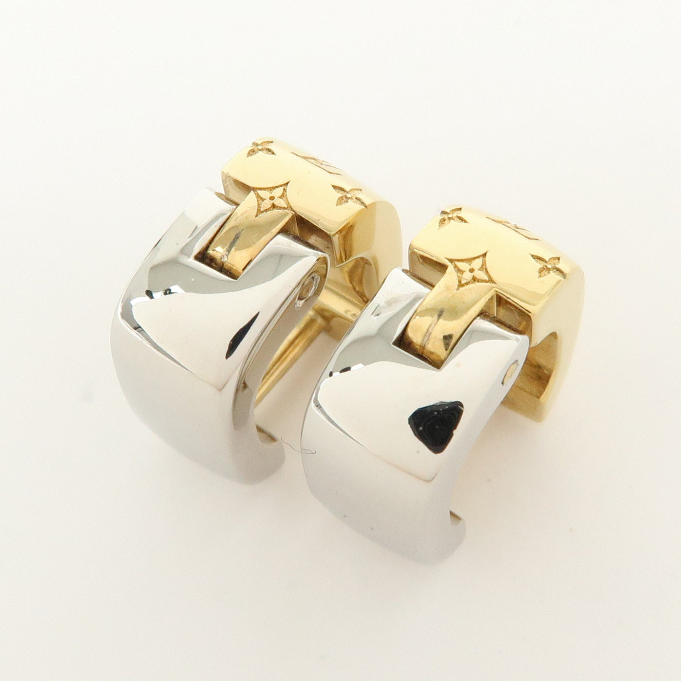 6653 - Louis Vuitton Boucles D’Oreilles Nanogram Metal Earrings