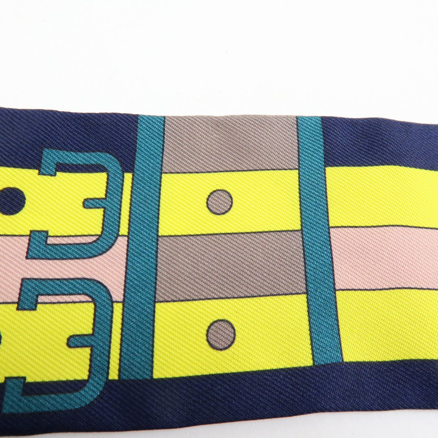 6645 - Hermes 100% Twilly Scarf Rocabar