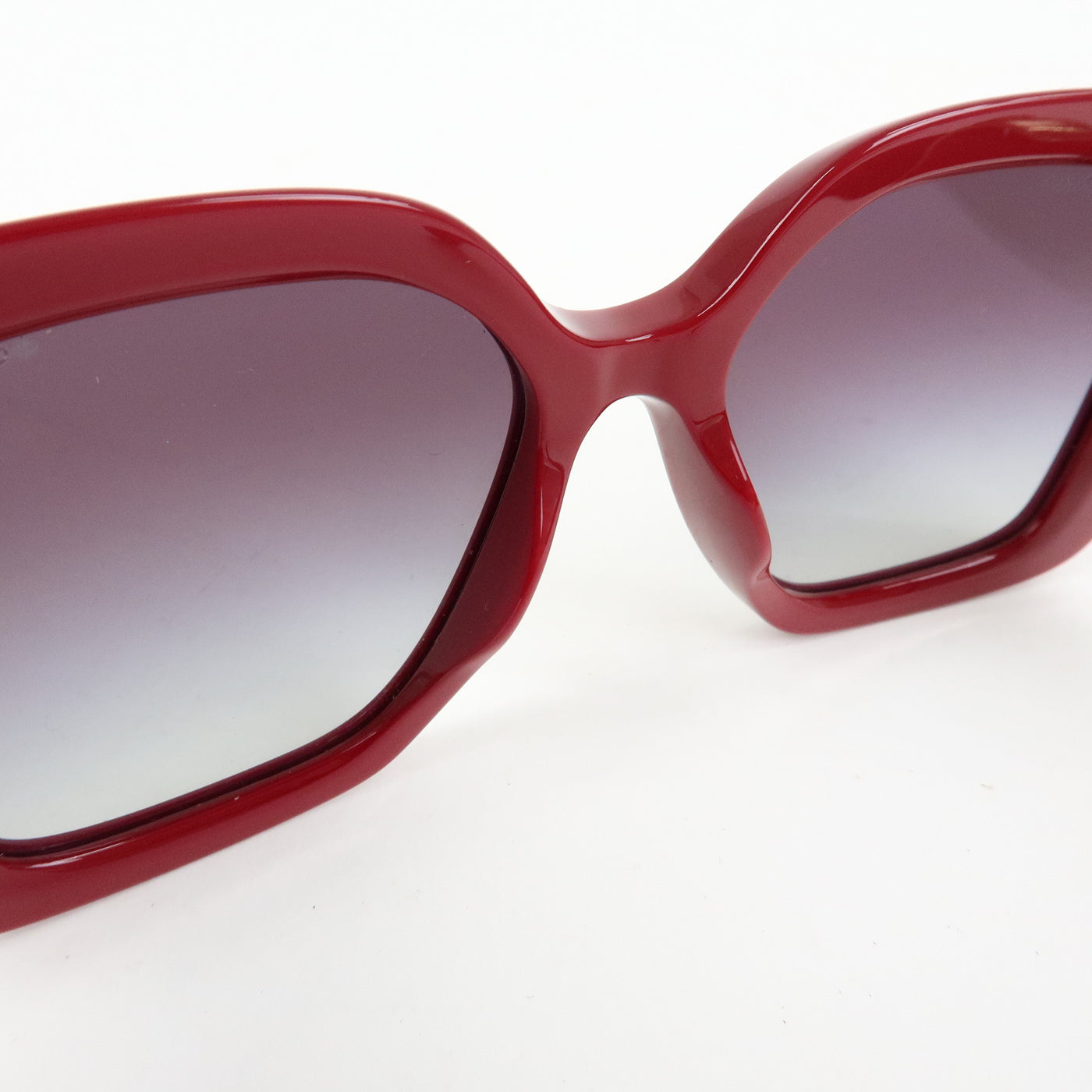 6742 - Chanel Chanel Coco Mark Heart Sunglasses