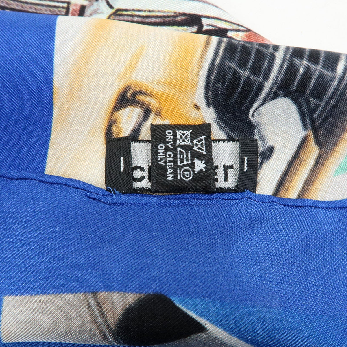 6177 - CHANEL Silk 100% Scarf Classic Car Print