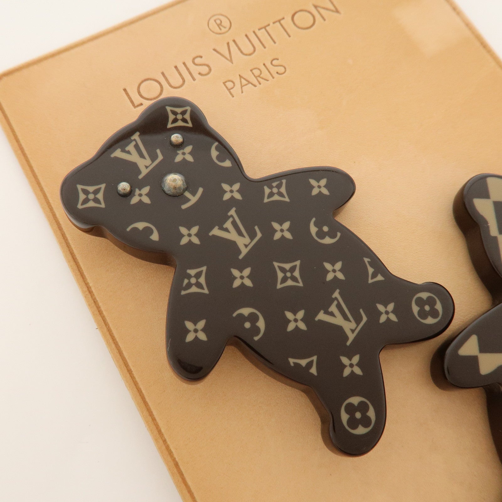 6696 - Louis Vuitton Monogram Damier Plastic Brooch Teddy Bear