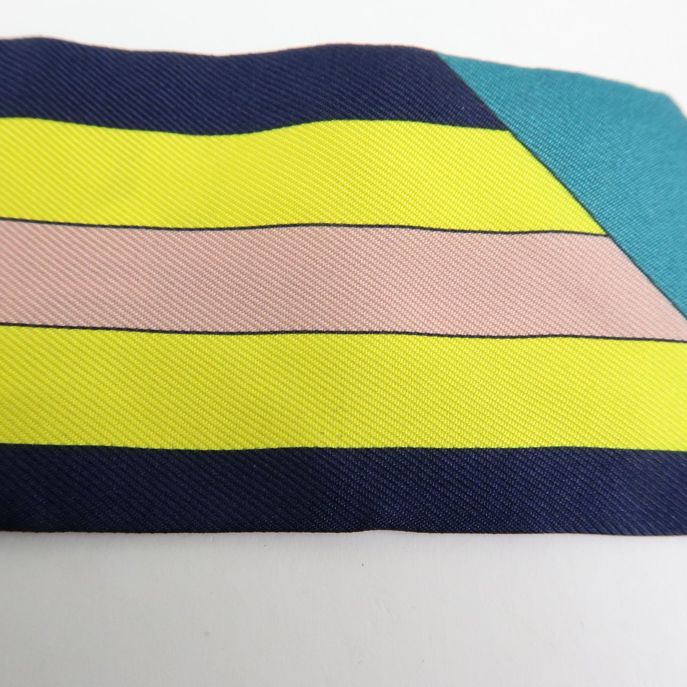 6645 - Hermes 100% Twilly Scarf Rocabar