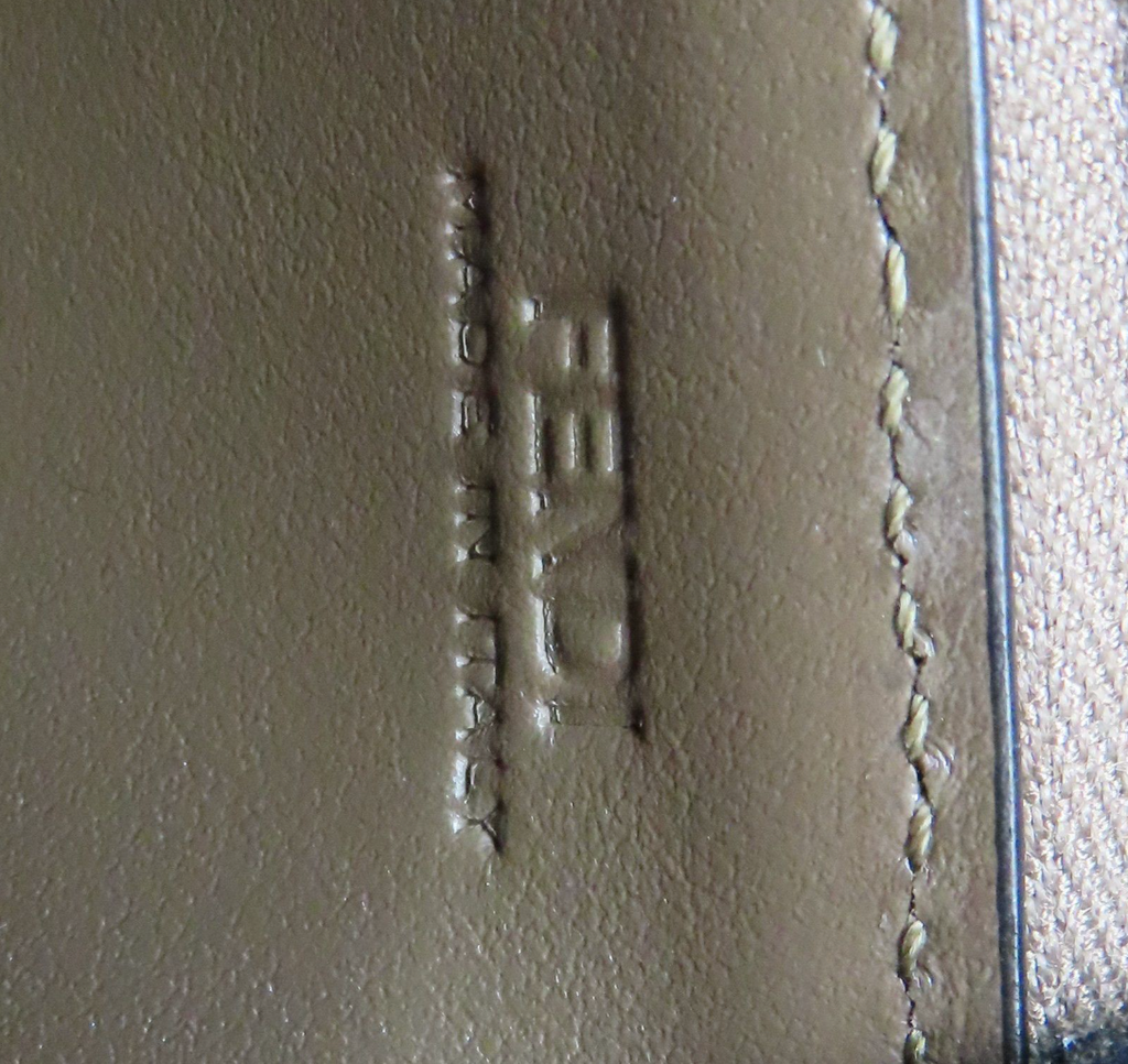 6641 - Fendi FF Diamond Card Wallet