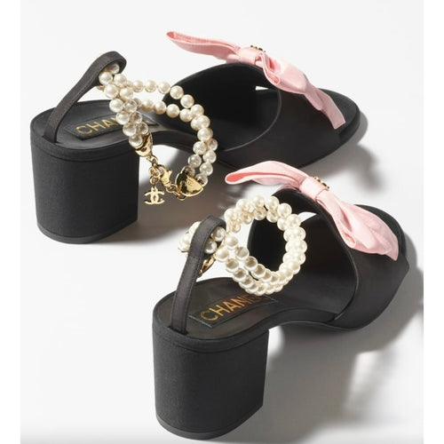 5966 - Chanel Block Heels with CC Pearl Ankle Strap & Pink Bow - Size 41 - NIB
