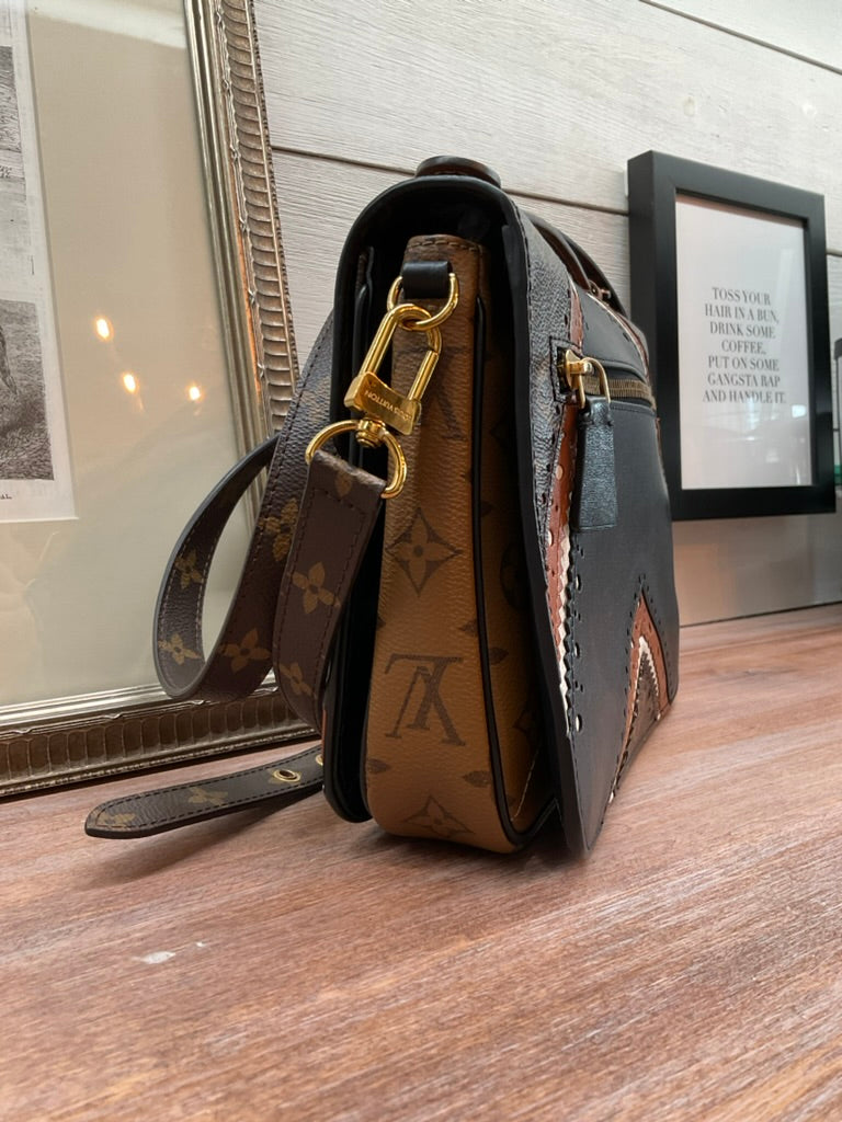Louis Vuitton Metis Pochette Brogue Reverse Monogram Shoulder Bag Black