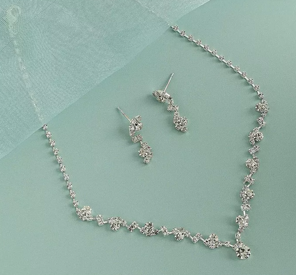 Sohi Opulent Stone Jewelry Set - New in Box - Silver Tone
