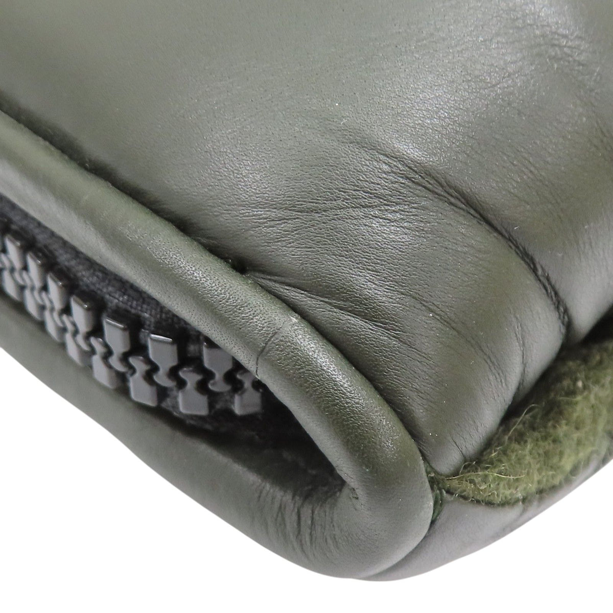 6042 - Bottega Veneta Intrecciato Padded Clutch Dark Green