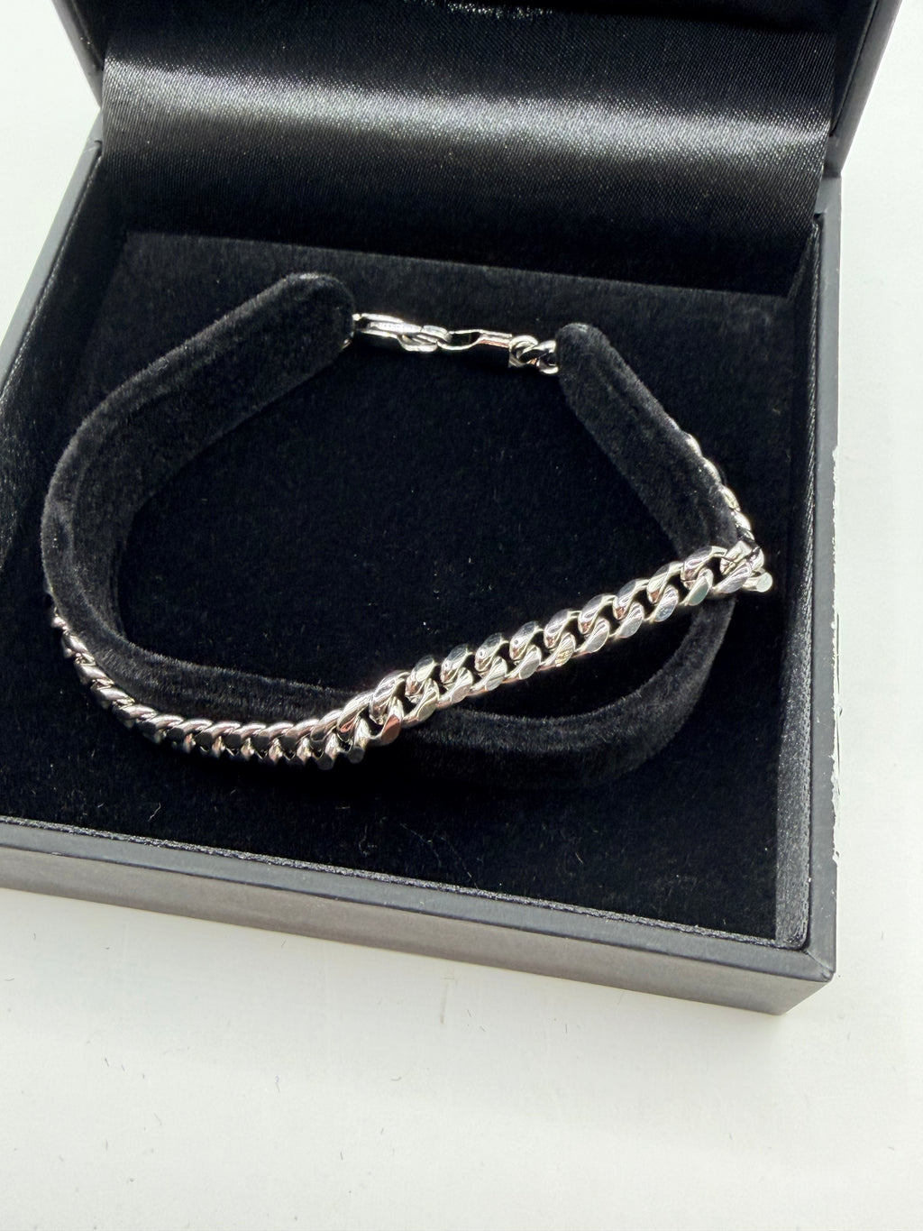 Domain curb chain bracelet silver-tone jewelry box