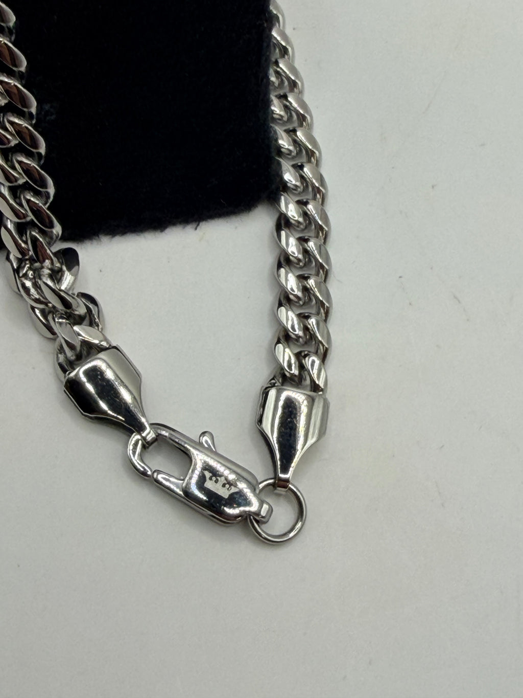 Domain curb chain bracelet silver-tone jewelry box