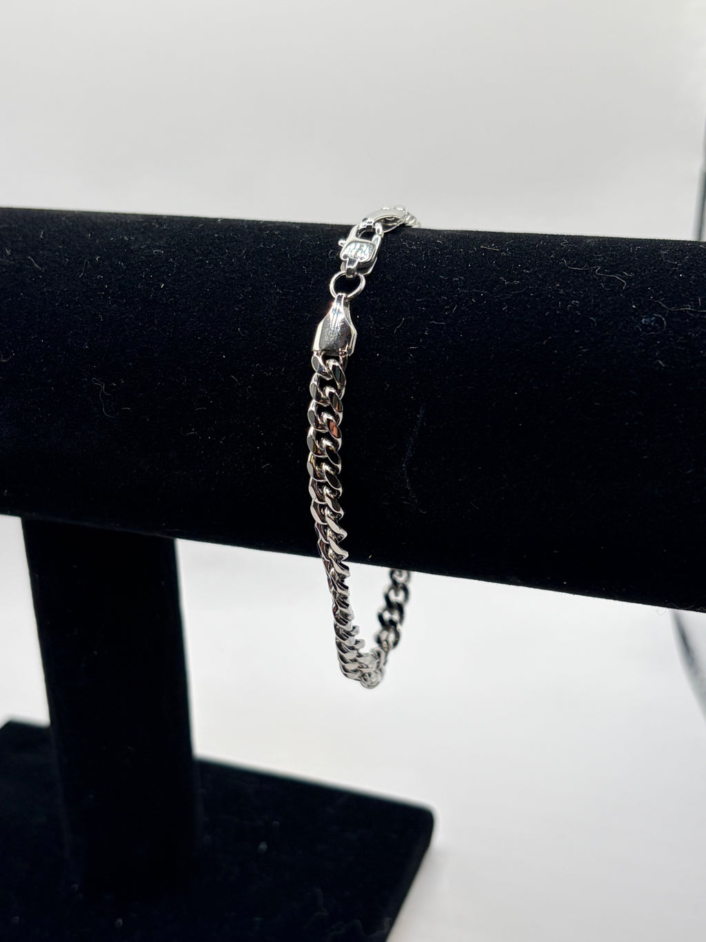 Domain curb chain bracelet silver-tone jewelry box