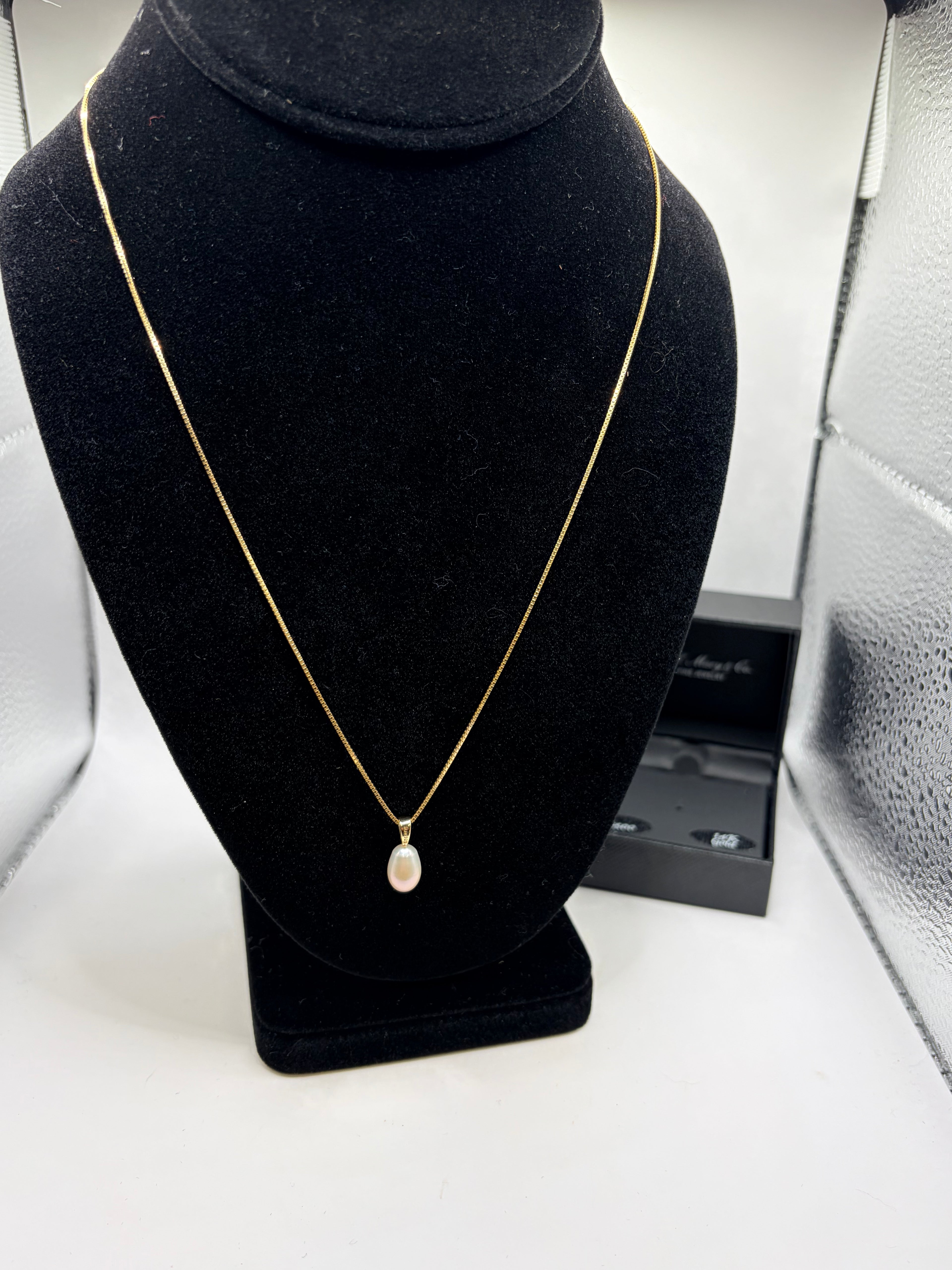 Macy's R.H. Macy & Co. 14K Gold Pearl Pendant Necklace Box Women's