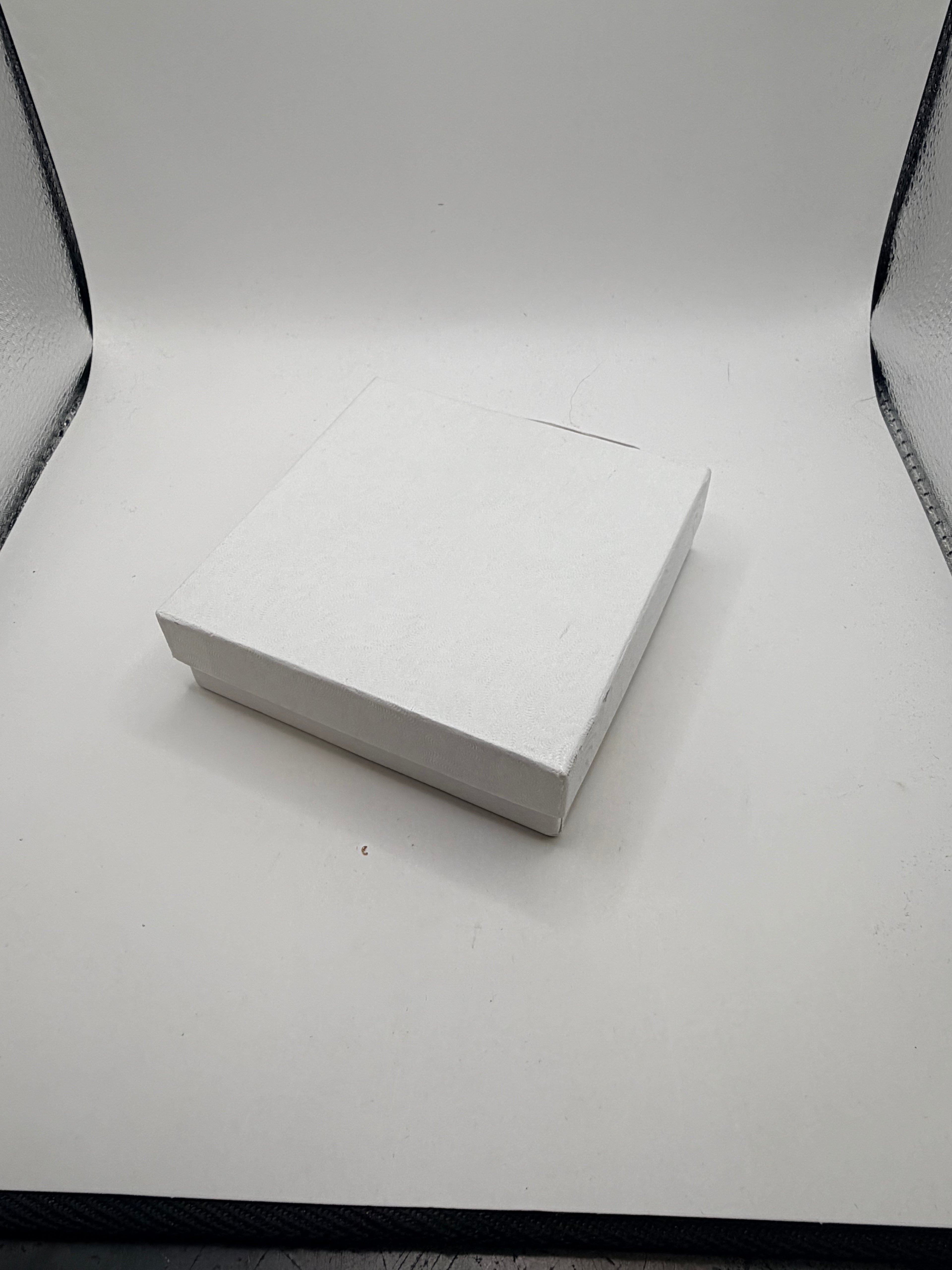 Unknown Pearl Necklace and Earring Set White Jewelry Box
