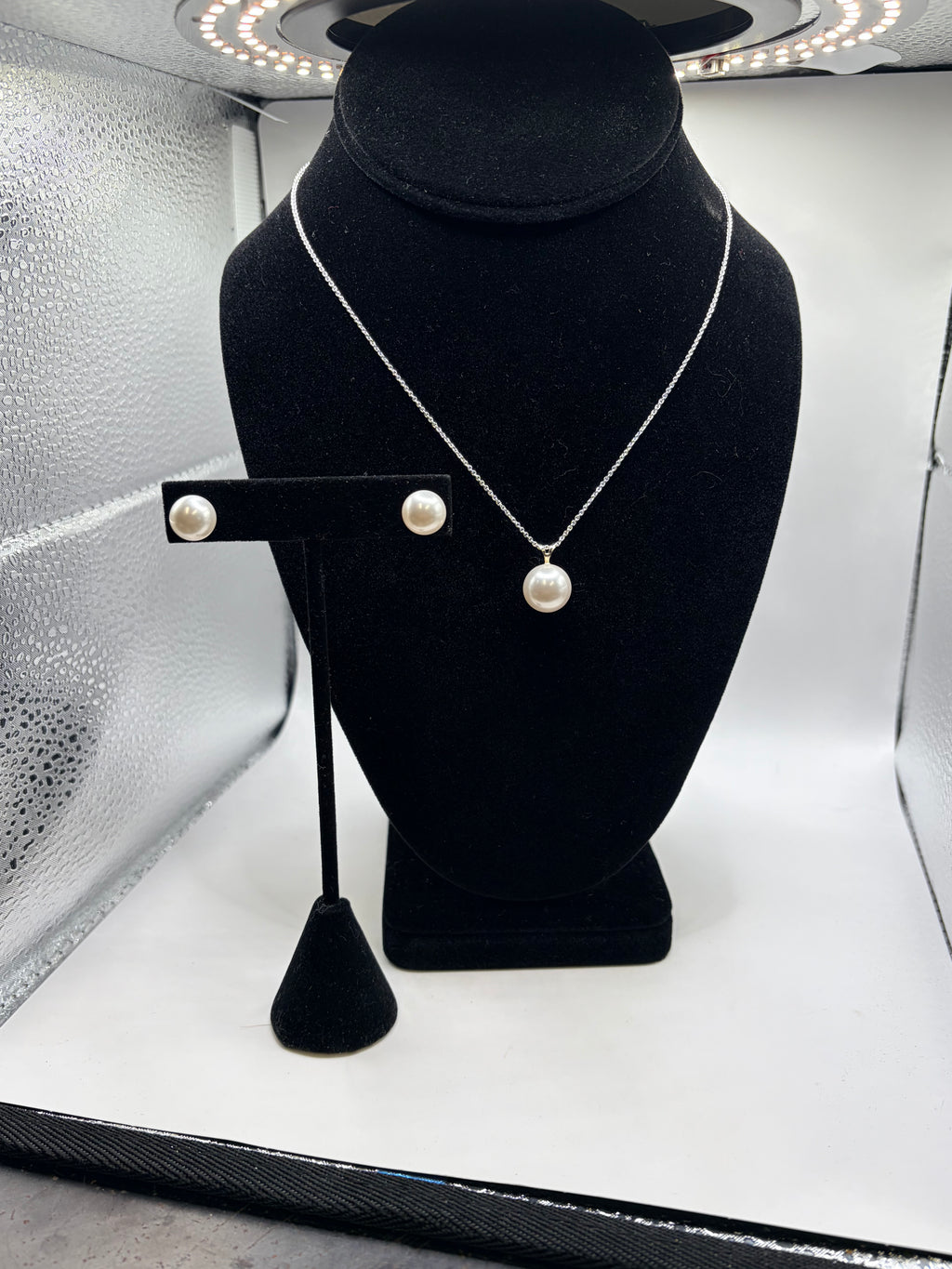 Unknown Pearl Necklace and Earring Set White Jewelry Box