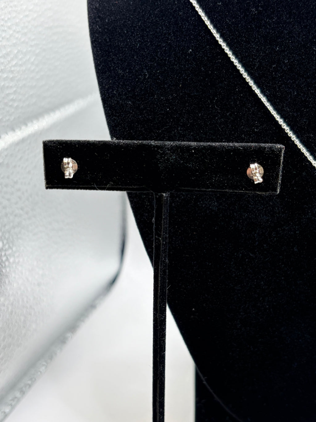 Unknown Pearl Necklace and Earring Set White Jewelry Box