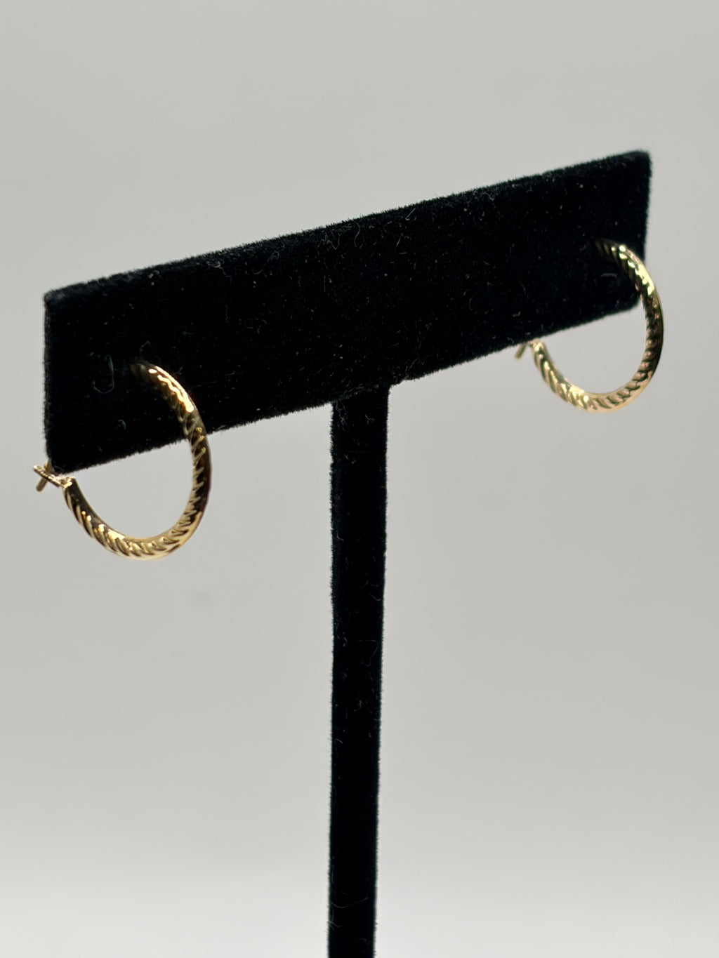 Macy's Polished Ribbed Textured Extra Small Hoop Earrings in 10k Gold, 15mm NIB