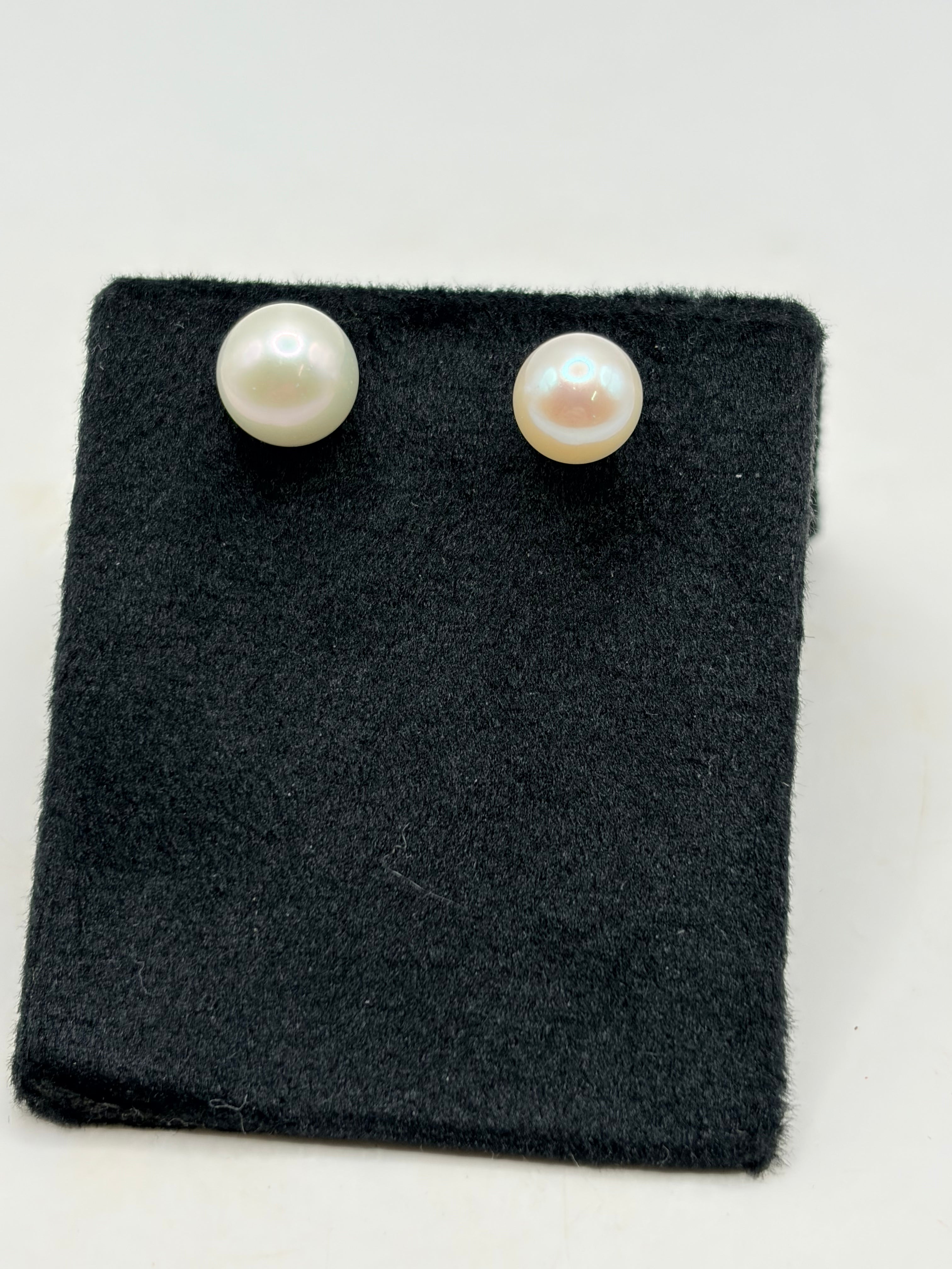 R.H. Macy and Co. Fine Jewelry Belle de Mer White Pearl Stud Earrings in 14k Gold - NIB