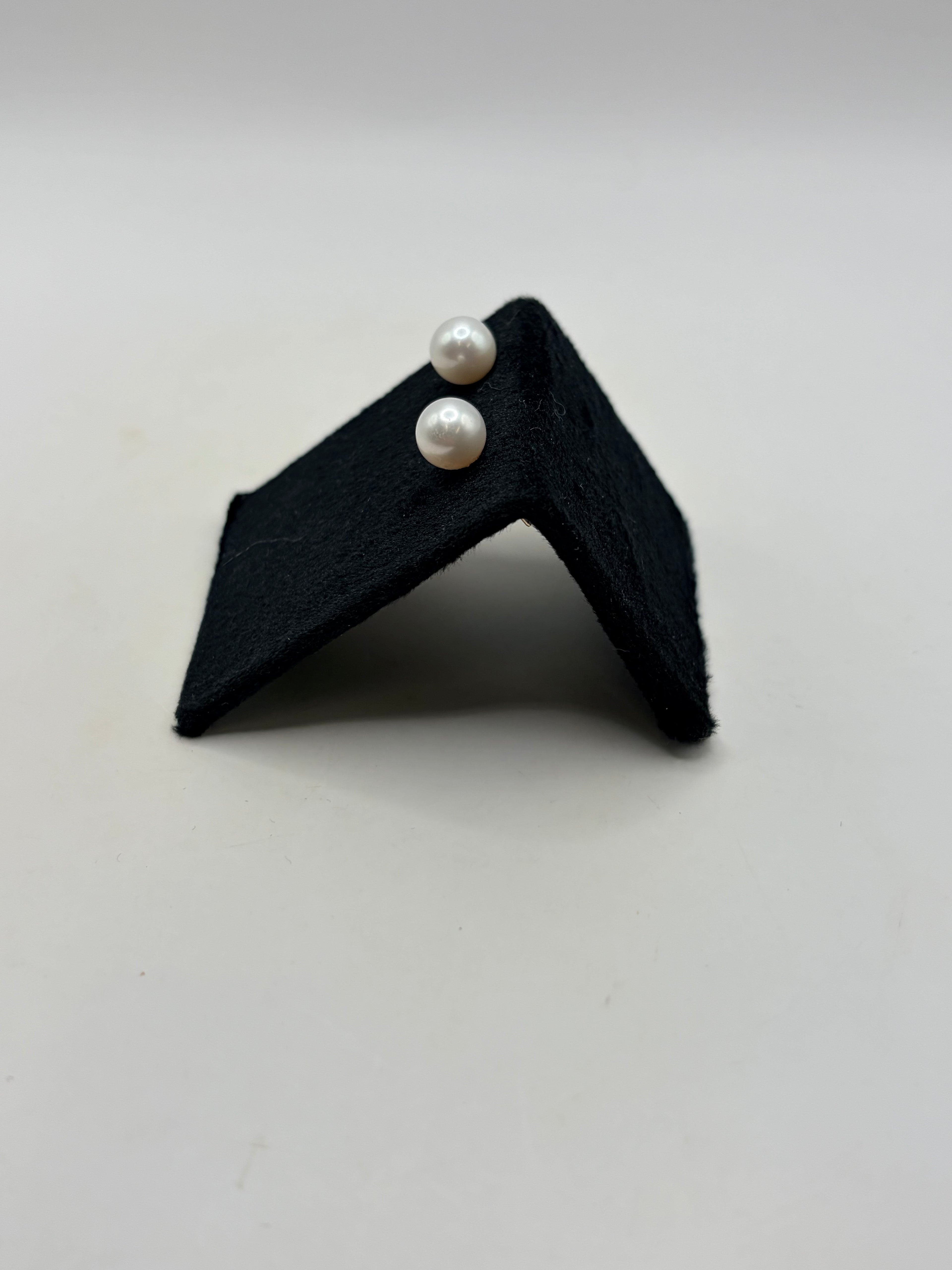 R.H. Macy and Co. Fine Jewelry Belle de Mer White Pearl Stud Earrings in 14k Gold - NIB