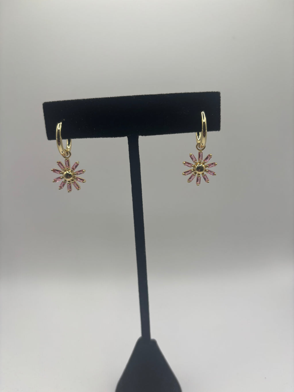 Kendra Scott Macy's Flower Show Madison Daisy Earrings - New in Box