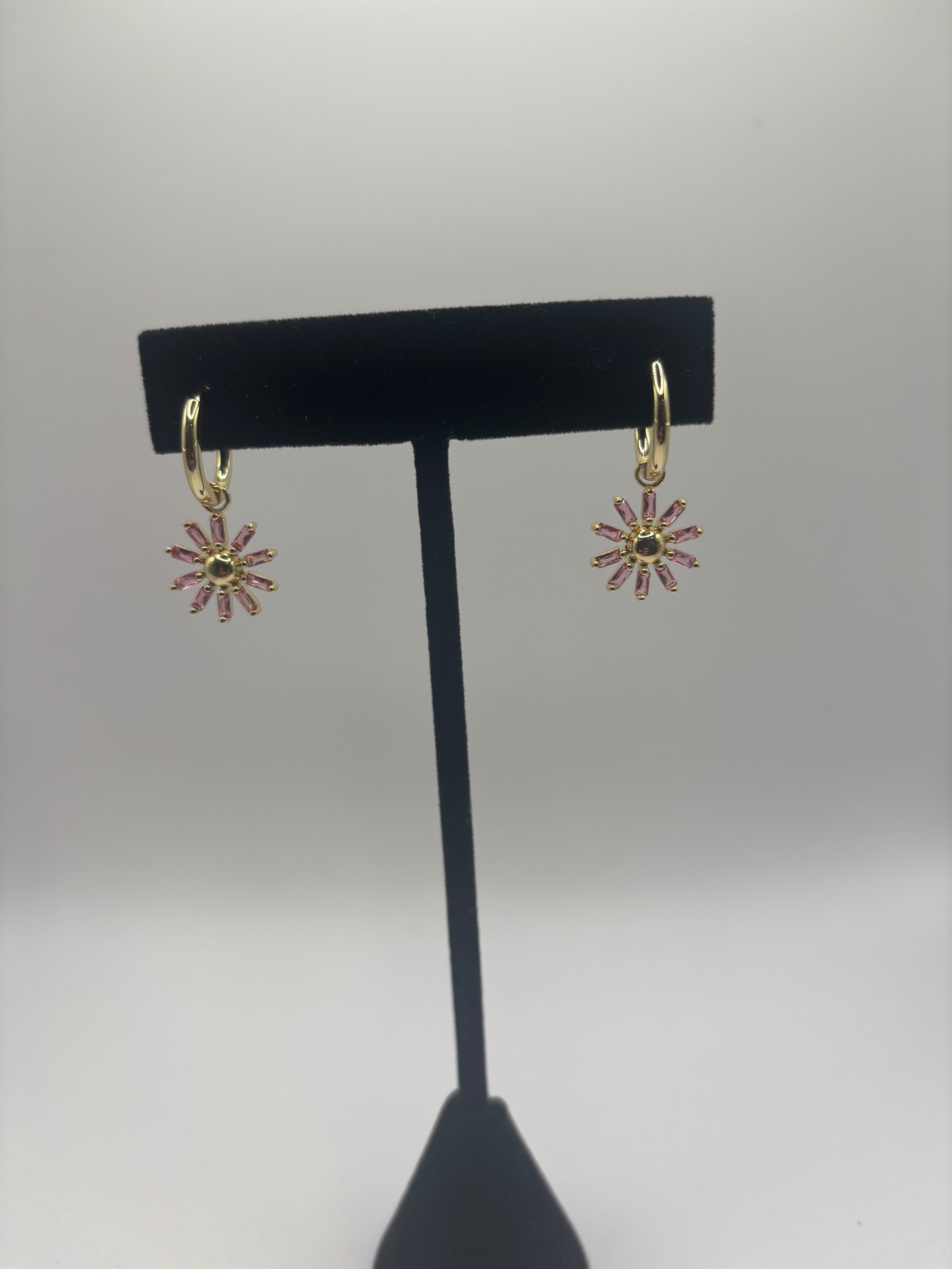 Kendra Scott Macy's Flower Show Madison Daisy Earrings - New in Box