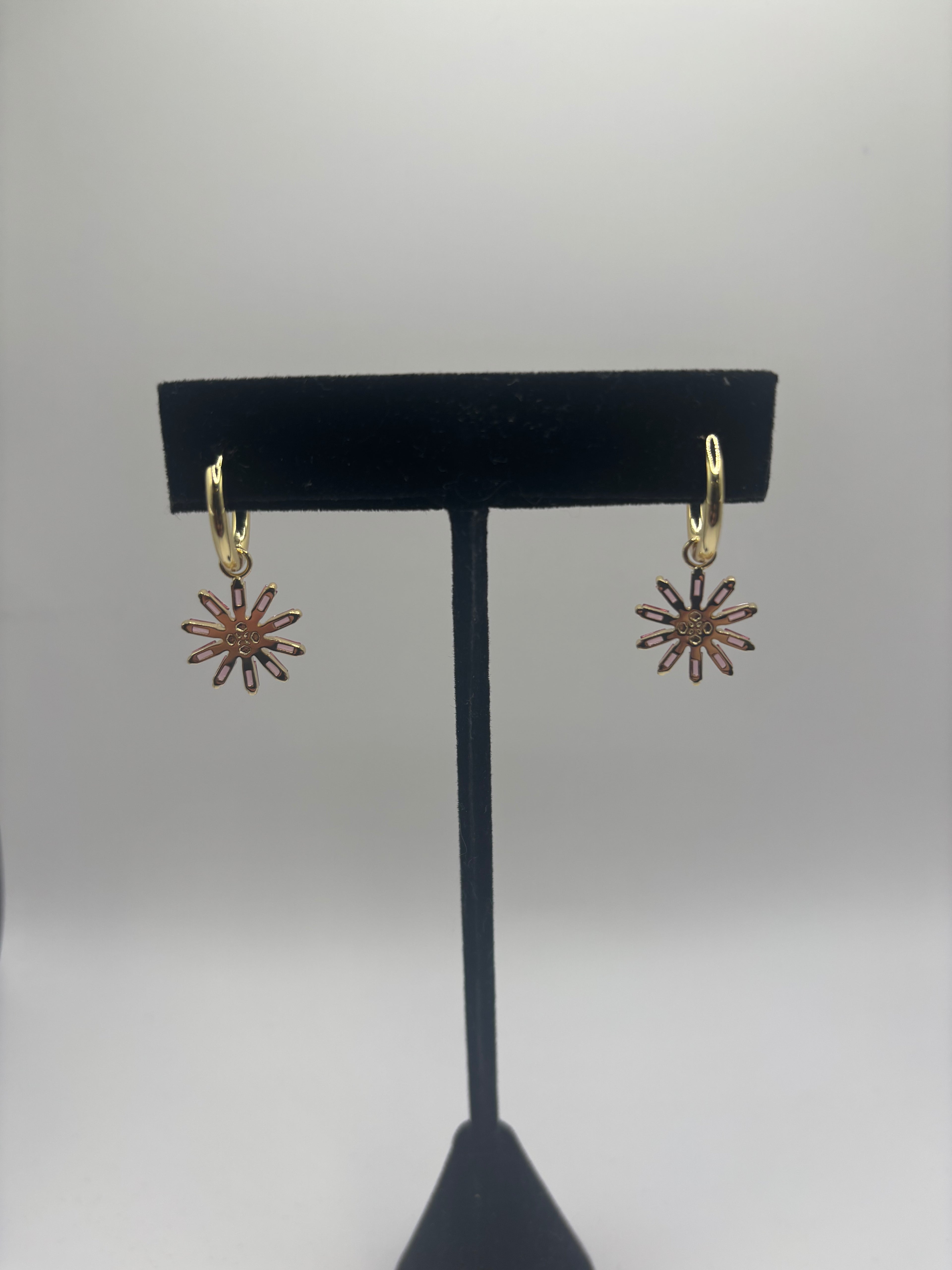 Kendra Scott Macy's Flower Show Madison Daisy Earrings - New in Box
