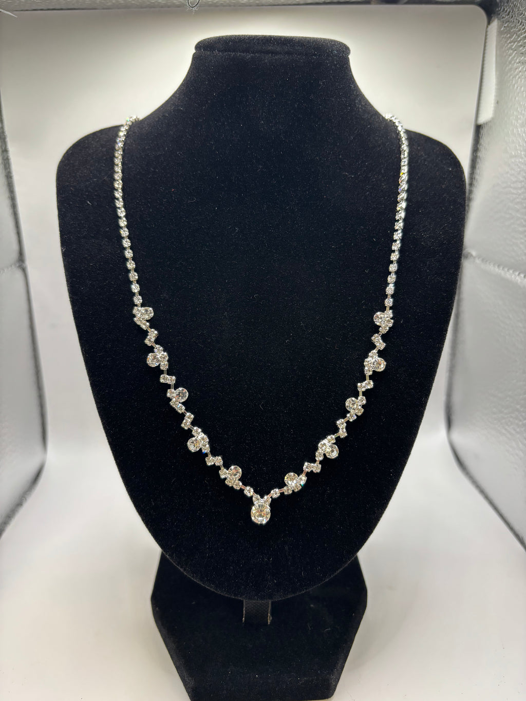 Sohi Opulent Stone Jewelry Set - New in Box - Silver Tone