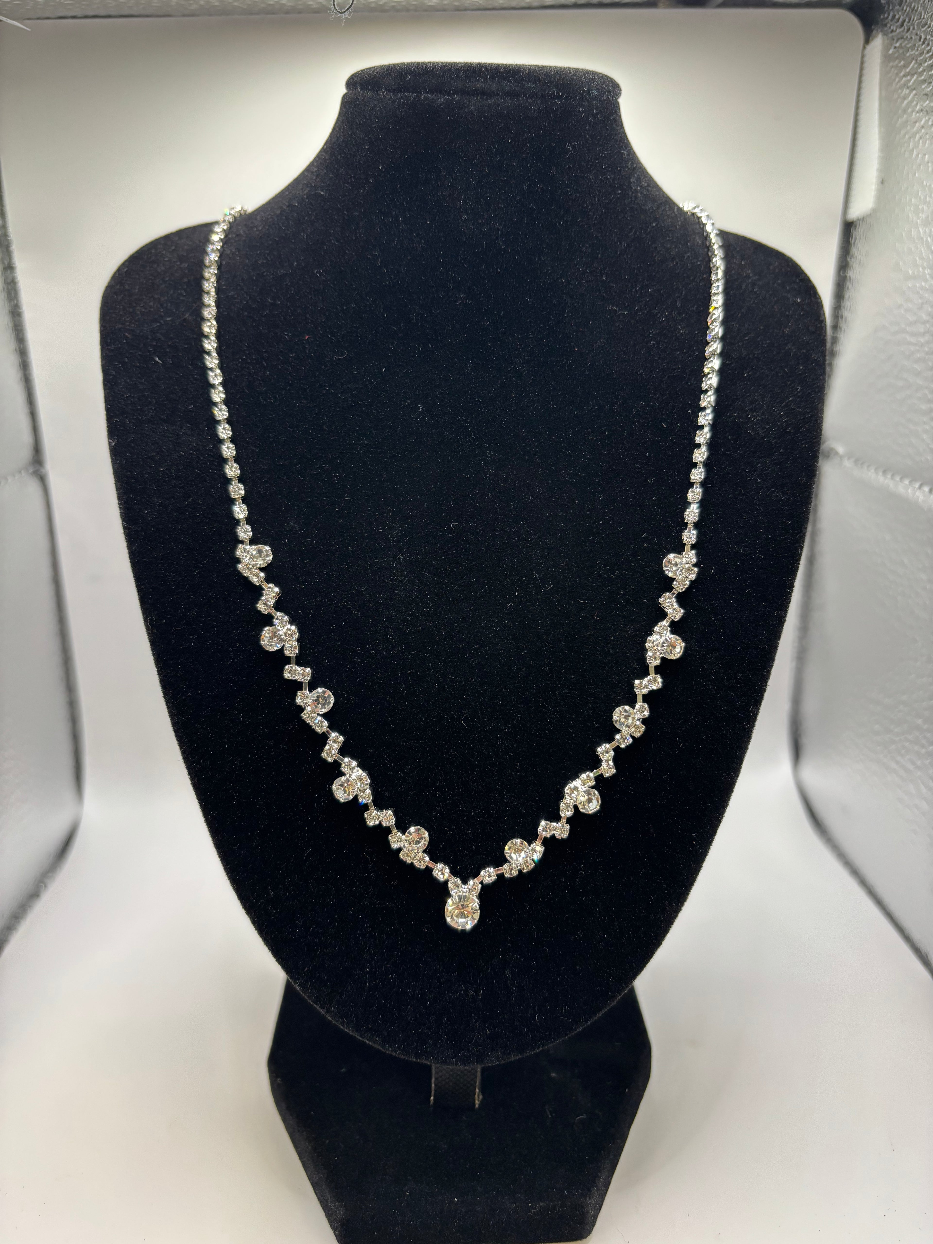 Sohi Opulent Stone Jewelry Set - New in Box - Silver Tone