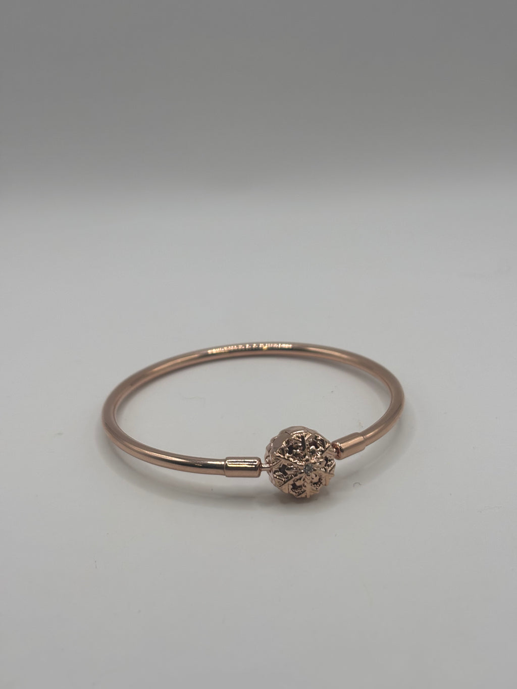 Pandora Moments Sparkling Snowflake Clasp Bangle in Rose Gold - New in Box