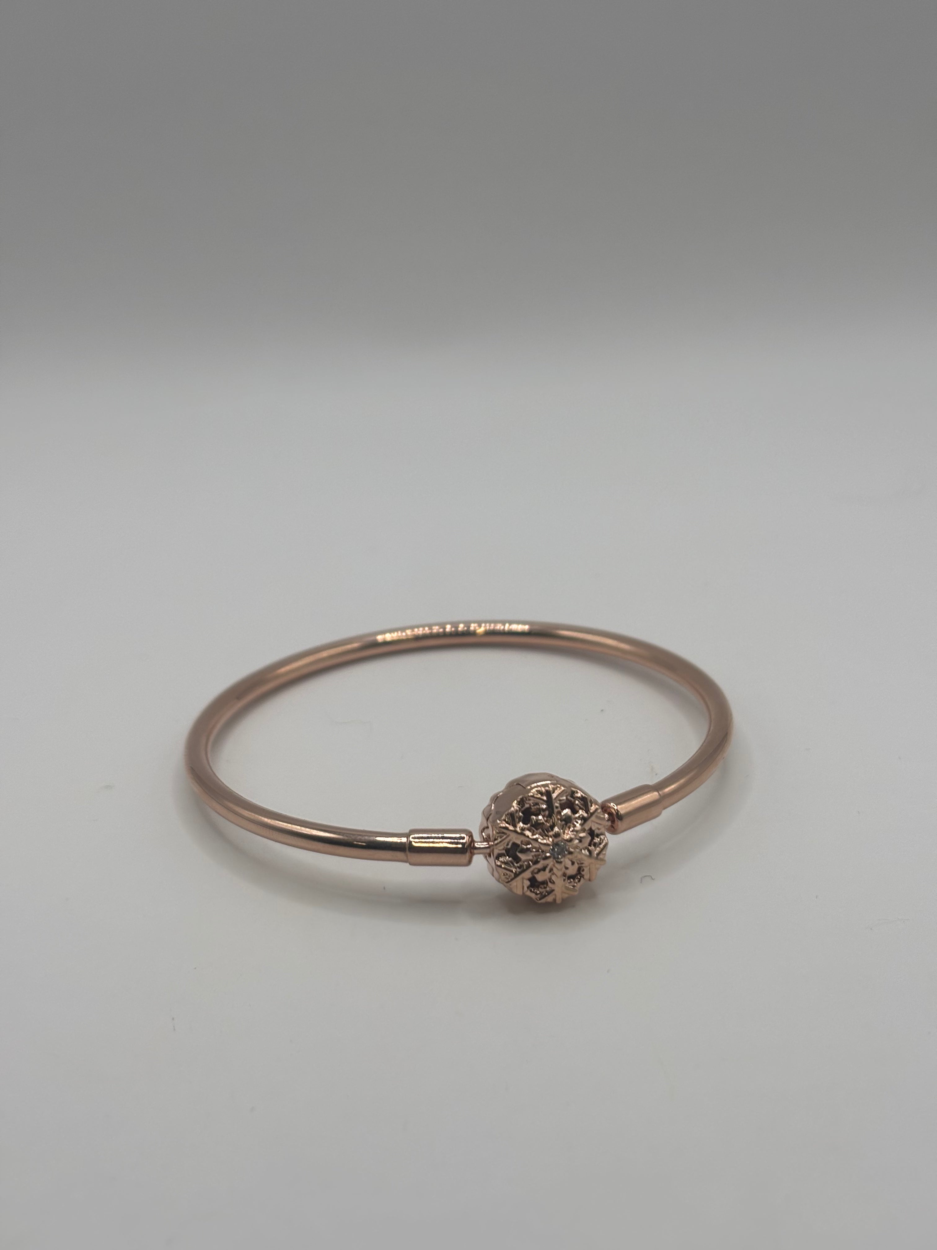 Pandora Moments Sparkling Snowflake Clasp Bangle in Rose Gold - New in Box