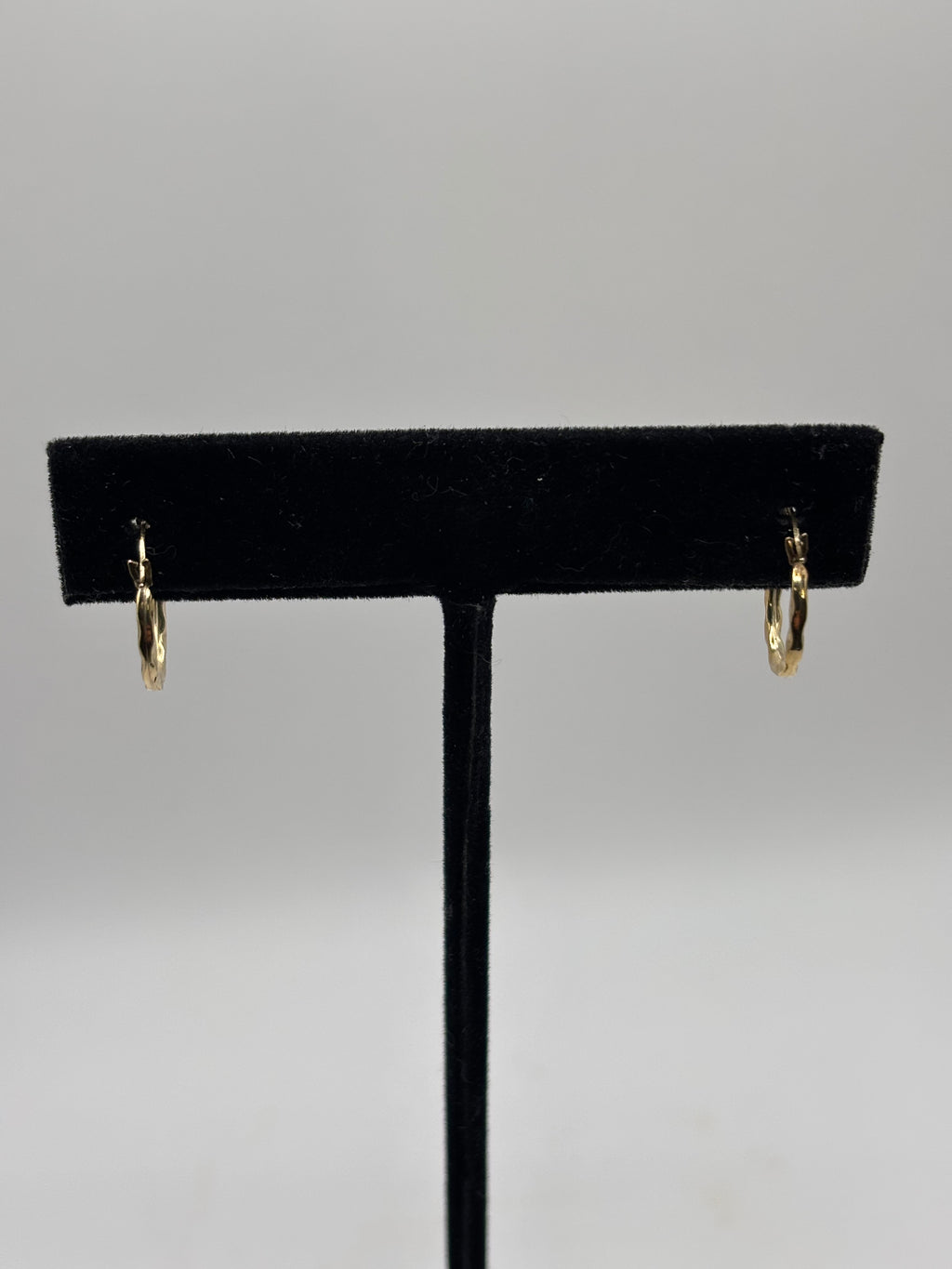 Macys 10kt Gold Patterned Hoop Earrings - New in Box