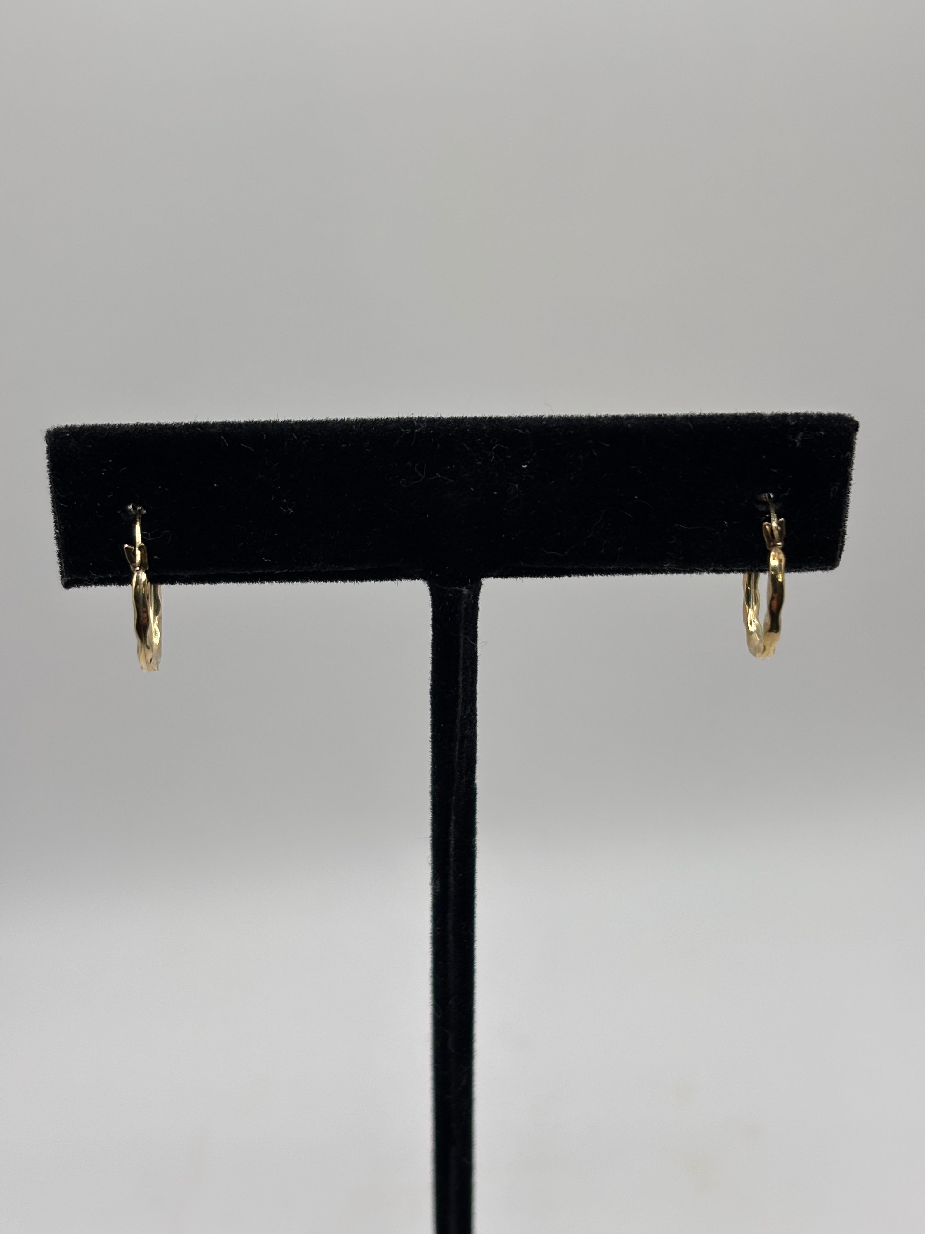 Macys 10kt Gold Patterned Hoop Earrings - New in Box