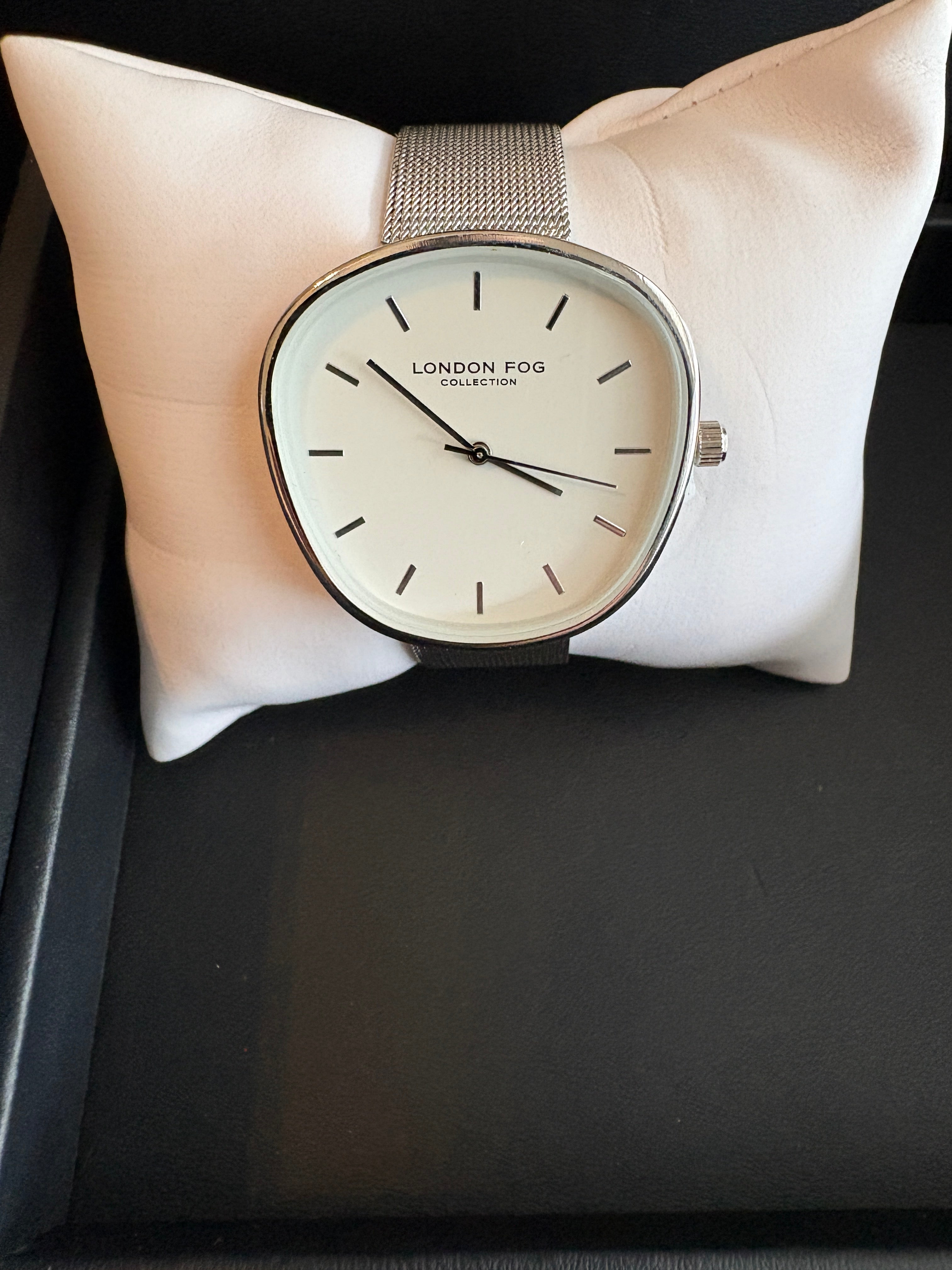 London Fog Collection LF031YG Women Silver Mesh Strap White Dial Watch New Box