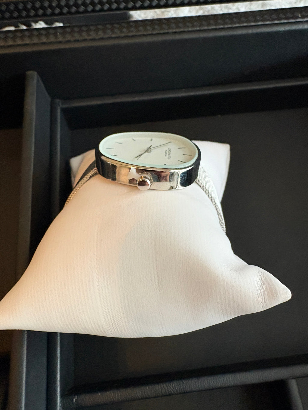 London Fog Collection LF031YG Women Silver Mesh Strap White Dial Watch New Box