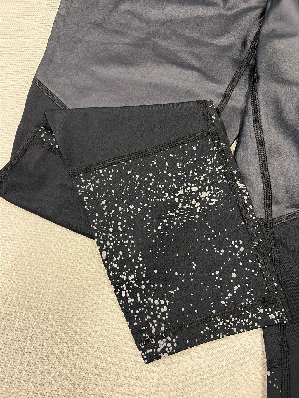 ZYIA Active Black Reflective Metallic Light n Tight Hi-Rise Leggings. Size 8-10