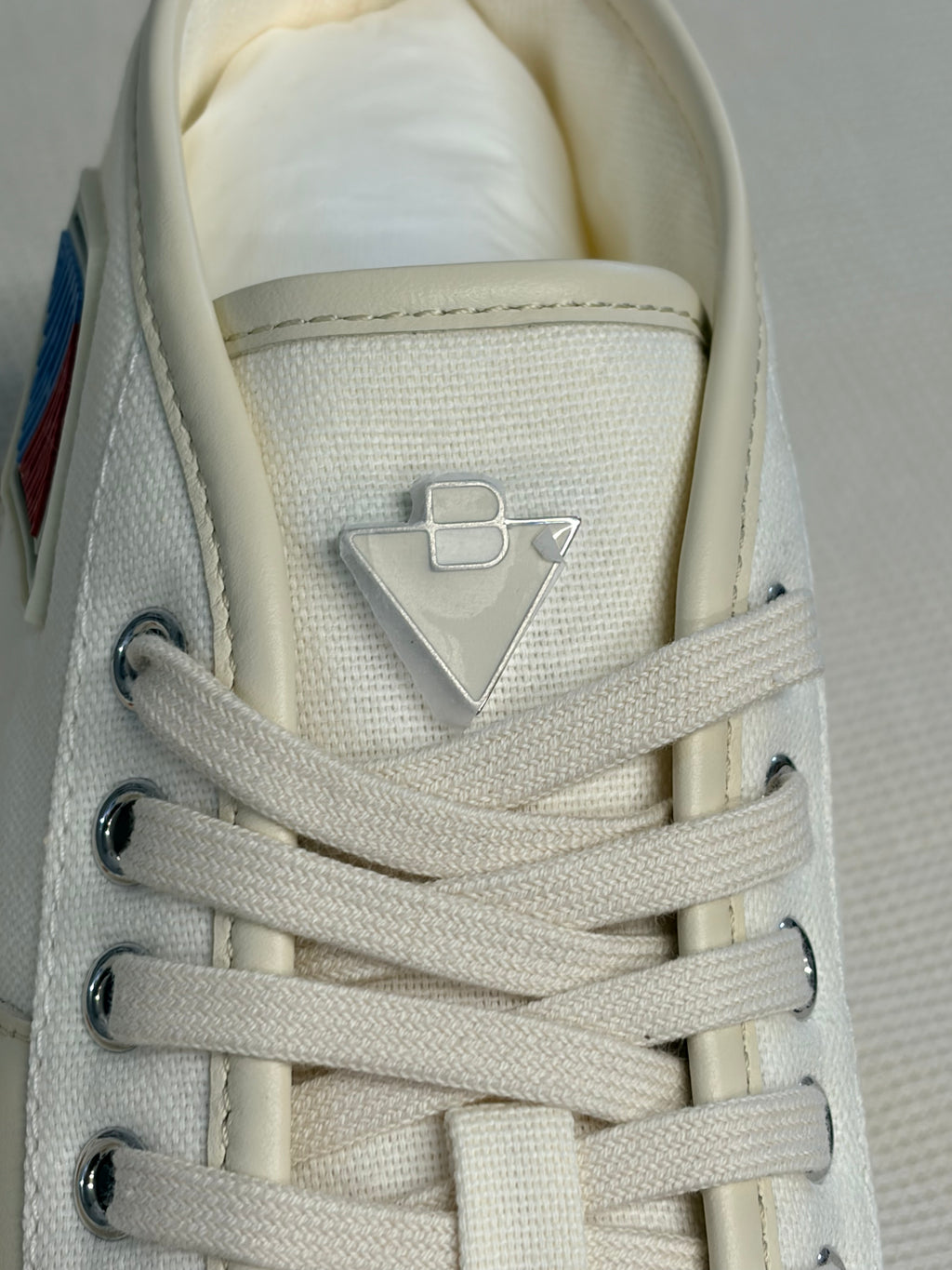 6843 - Bottega Veneta White Canvas Platform Sneakers Lace Up - Size 41 - New in Box