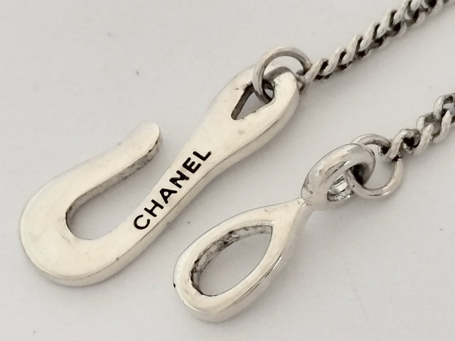 6813 - Chanel Silver Ball Pendant Necklace 38cm Curb Chain