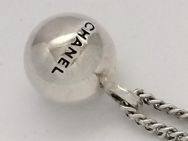 6813 - Chanel Silver Ball Pendant Necklace 38cm Curb Chain