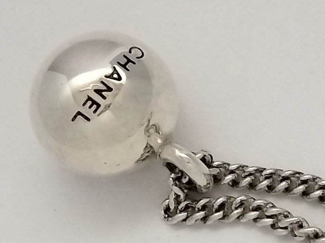 6813 - Chanel Silver Ball Pendant Necklace 38cm Curb Chain