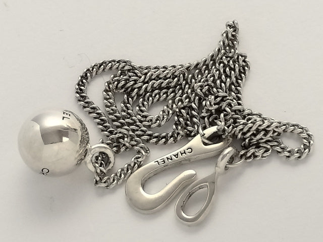 6813 - Chanel Silver Ball Pendant Necklace 38cm Curb Chain