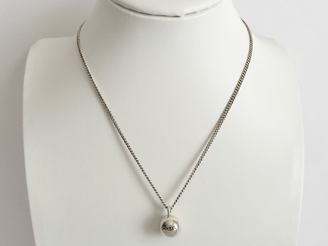 6813 - Chanel Silver Ball Pendant Necklace 38cm Curb Chain