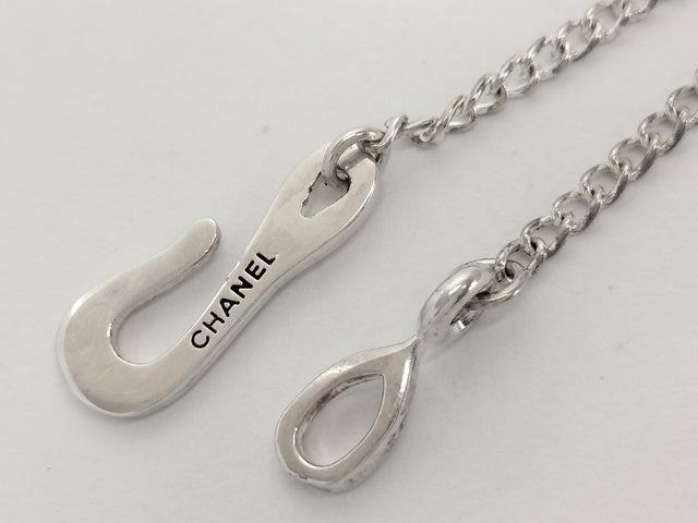 6814 - Chanel Silver Clover Pendant Necklace Blue Purple Resin