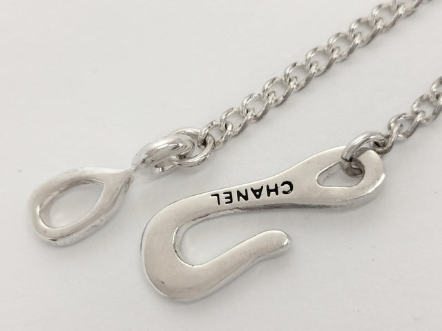 6814 - Chanel Silver Clover Pendant Necklace Blue Purple Resin