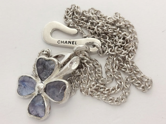 6814 - Chanel Silver Clover Pendant Necklace Blue Purple Resin