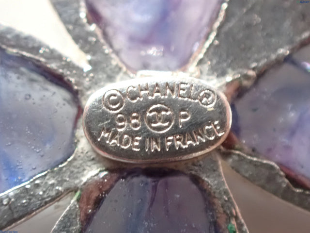 6814 - Chanel Silver Clover Pendant Necklace Blue Purple Resin
