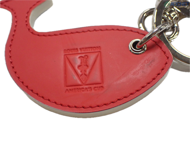 6818 - Louis Vuitton Americas Cup 2017 Whale Bag Charm Key chain