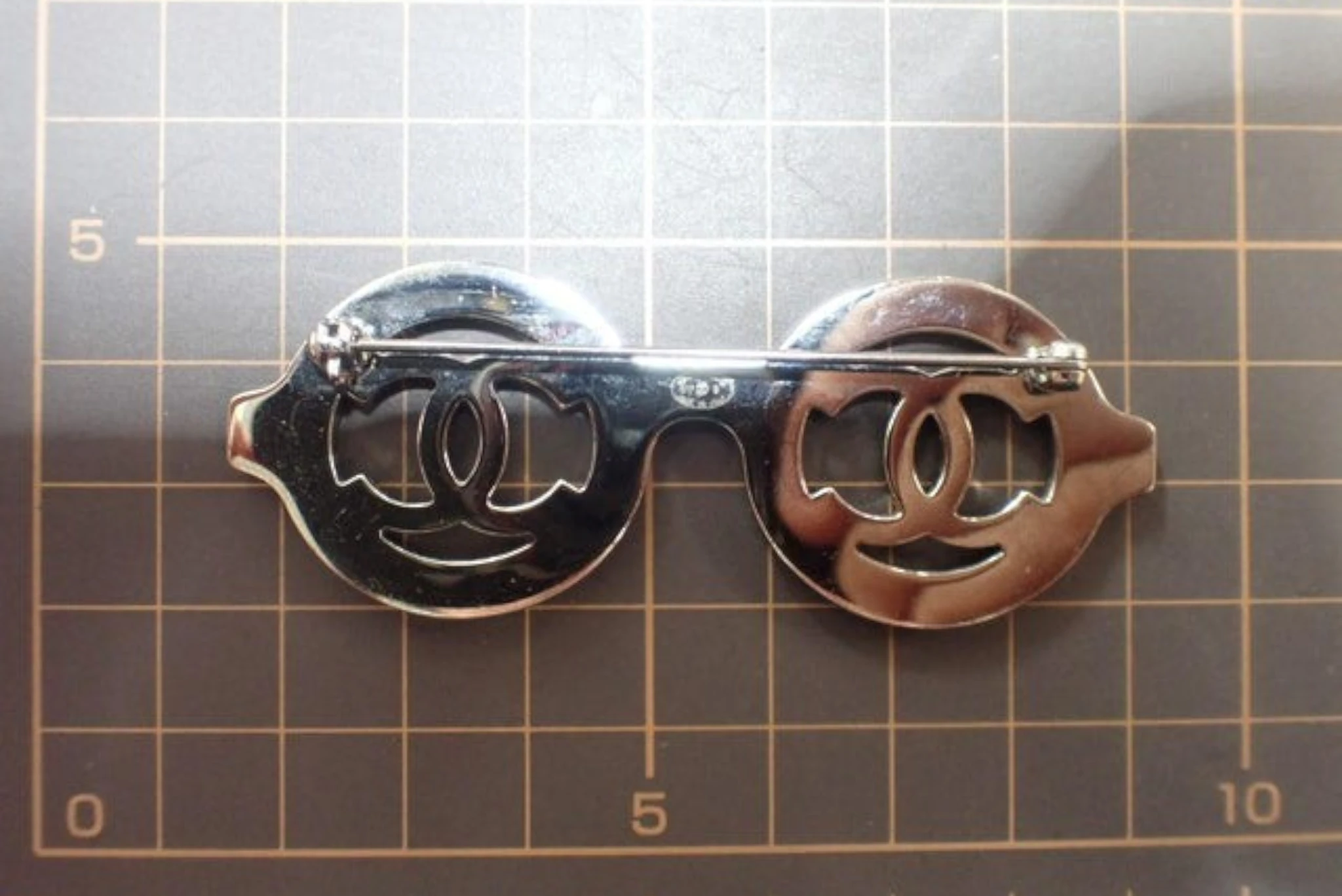 6921 - Chanel CC Logo Glasses Brooch Pin Crystal Rhinestone