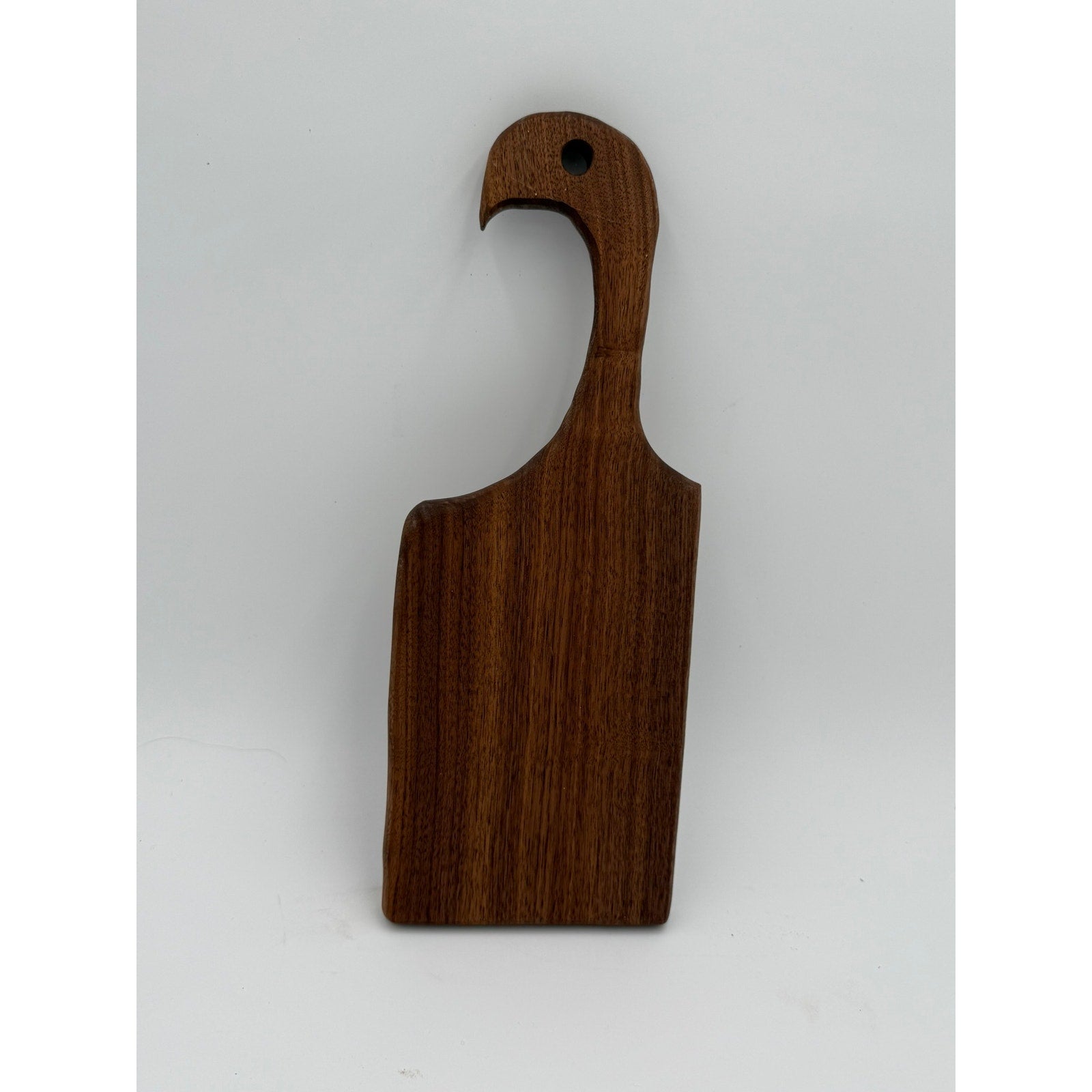 Elegant Walnut Charcuterie Board with Unique Bird-Head Handle – Perfect for Nature Lovers and Entertaining