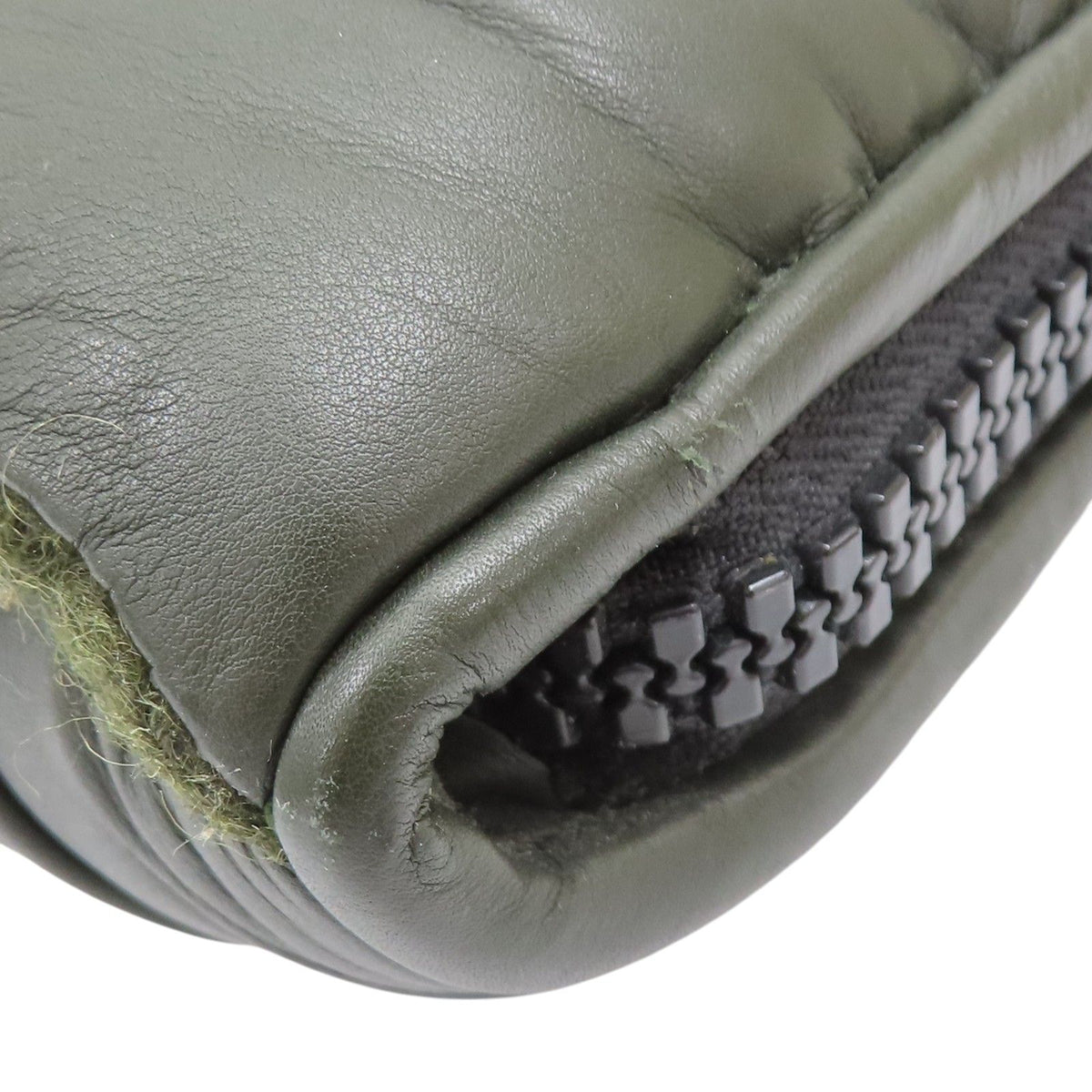 6042 - Bottega Veneta Intrecciato Padded Clutch Dark Green